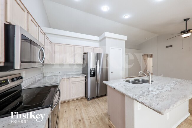 Building Photo - 8507 W Palm Ln