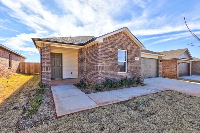 Building Photo - Newer Home for Rent in Mustang Schools! Up...