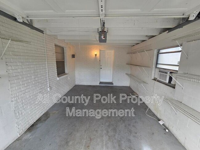 Building Photo - 602 SE 5th St