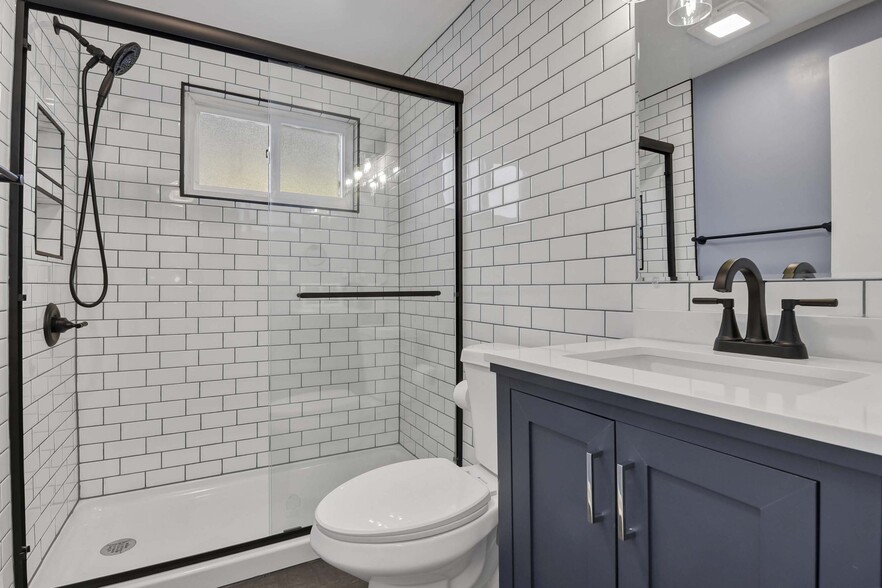 Building Photo - 5983A Glenway Dr