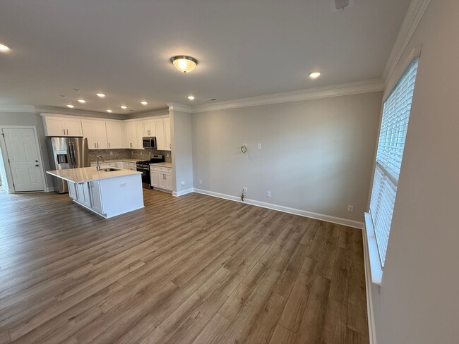 Building Photo - Brand New Townhome in Hickory Ridge School...
