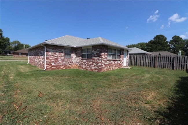Building Photo - 2701 Dividend Dr