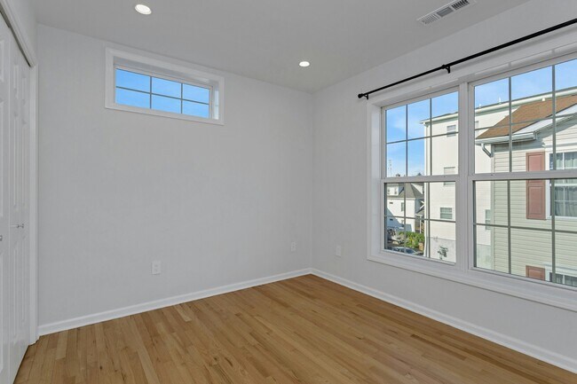 Building Photo - 187 West Ave