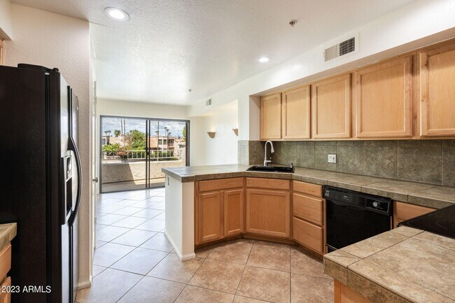 Building Photo - 10080 E Mountainview Lake Dr