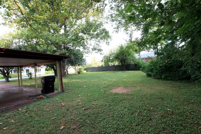 Building Photo - 1301 Richland Pl