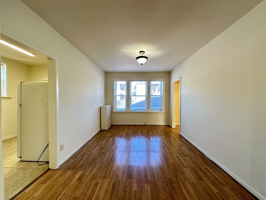 Building Photo - 5819 N Saint Louis Ave