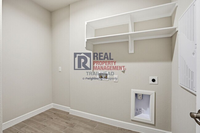 Building Photo - Spacious 4 Bedroom Home with Functional Layout