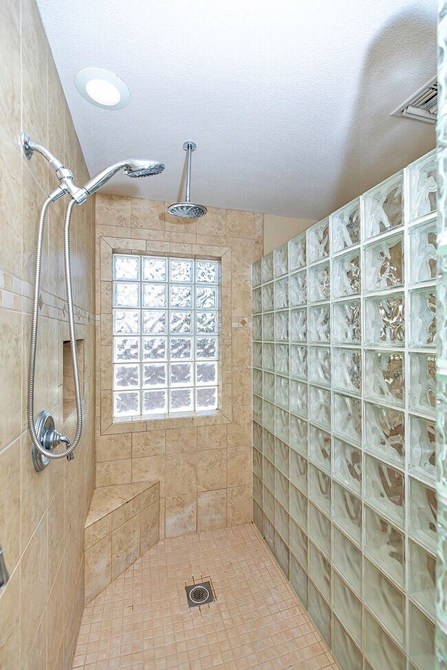 Building Photo - Pool home for rent August 1, 2025