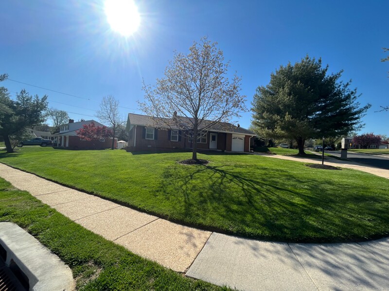 Building Photo - 2700 Barnsley Rd