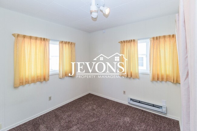 Building Photo - Jevons Property Management Presents this 2 bedroom and 1 bathroom property in the heart of Yakima
