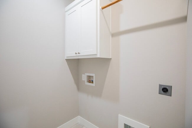 Building Photo - ***905 Seaborn***