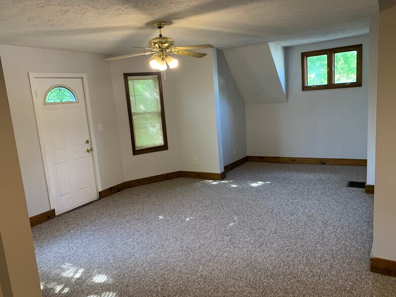 Building Photo - 805 E Monroe St