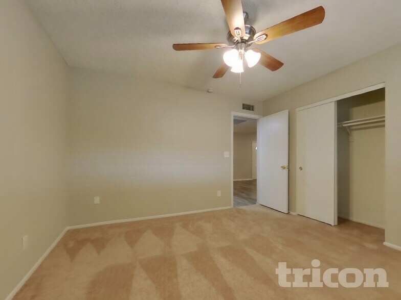 Building Photo - 4241 N 73rd Ln