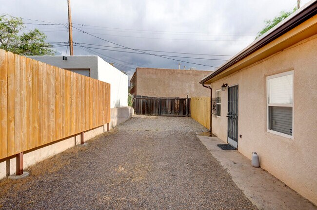 Building Photo - 1616 Coal Ave SE
