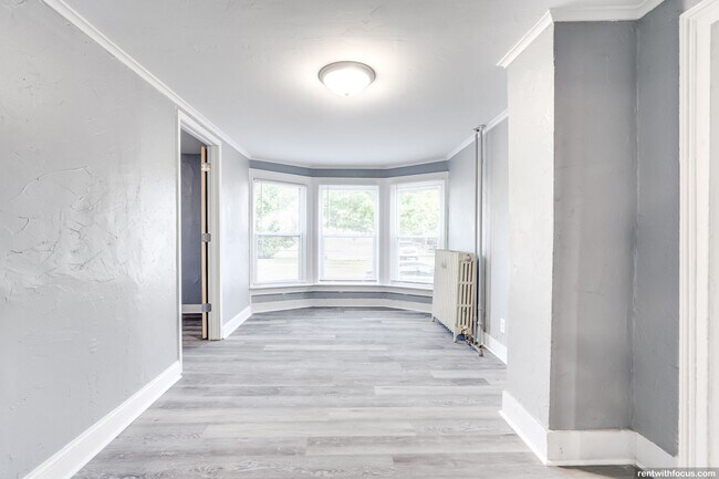 Building Photo - 547 Ceape Ave