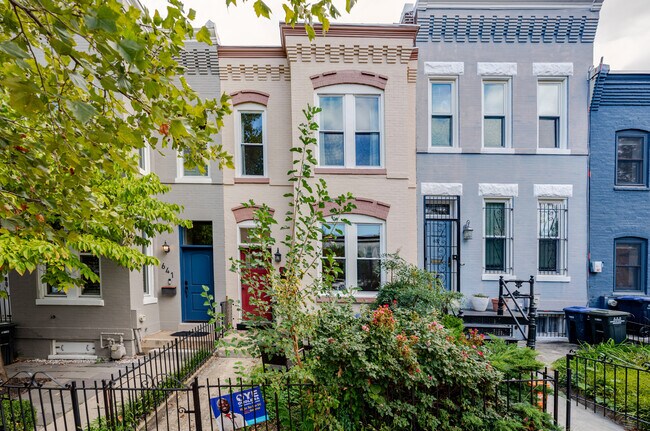 Building Photo - 639 11th St NE