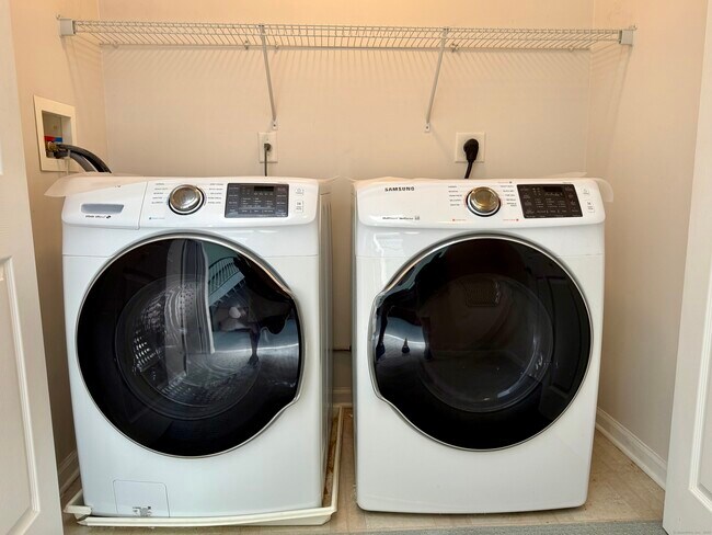 Building Photo - 850 E Main St