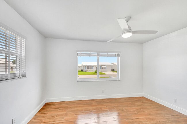 Building Photo - 2098 SW 13th Way