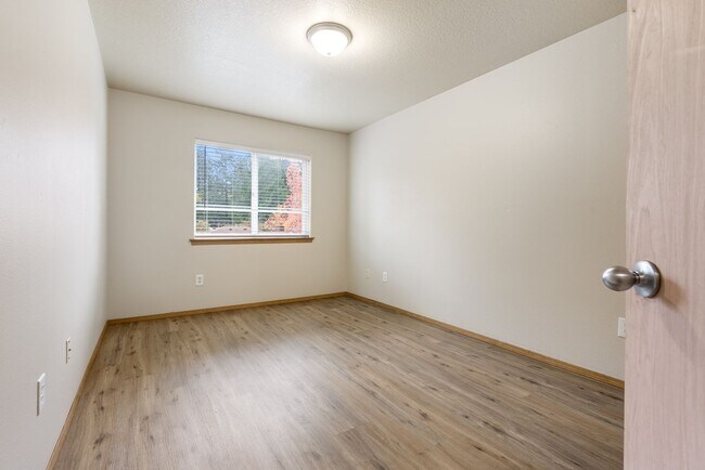 Building Photo - 4bed/2.5 Bath home - Available in SE Portland,