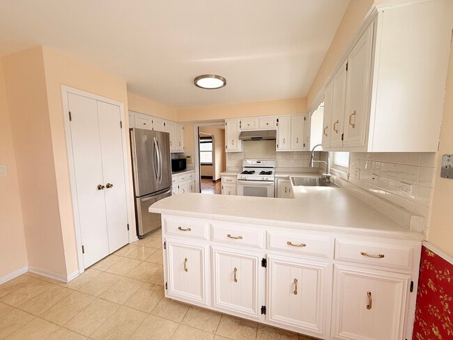 Building Photo - 4220 Oakton St