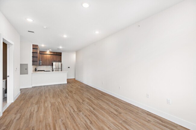 Building Photo - 533 61st St