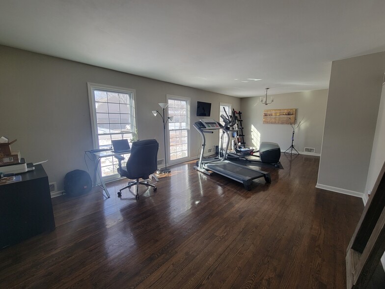 Building Photo - 9859 Connell Dr