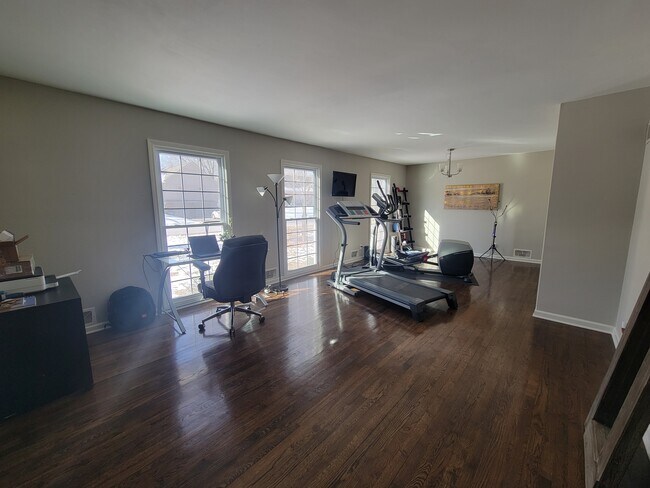 Building Photo - 9859 Connell Dr