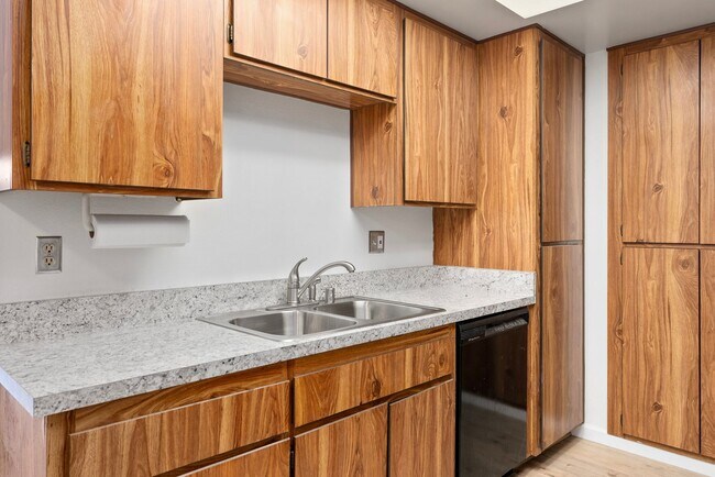 Building Photo - Stunning 1 Bedroom 1 Bath in Dana Point