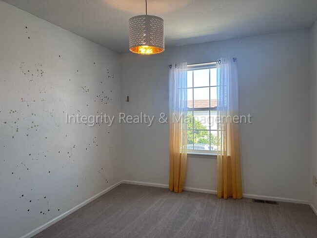 Building Photo - 10163 Foxridge Cir