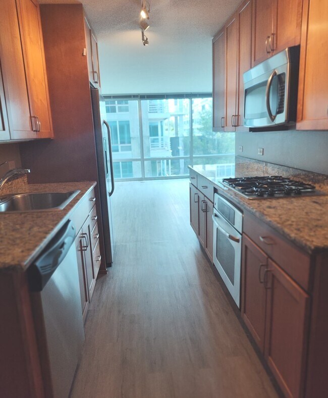 Building Photo - 9725 Woods Dr