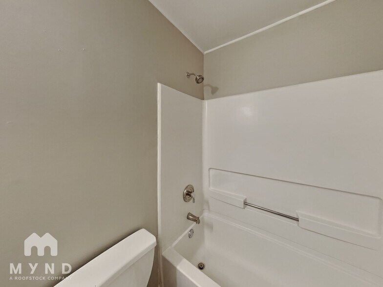 Building Photo - 129 Poplar Pointe Terrace