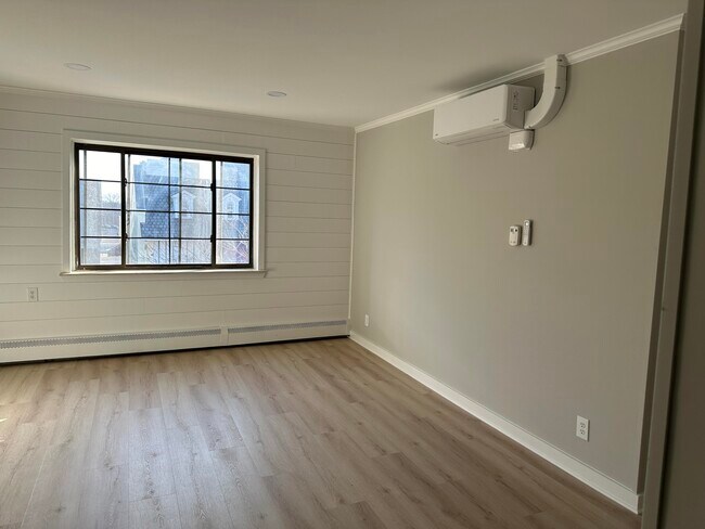 Building Photo - 137 N Center St