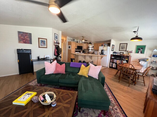 Building Photo - NICE HOME IN THE FOOTHILLS!