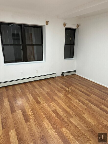 Building Photo - 1850 Park Pl