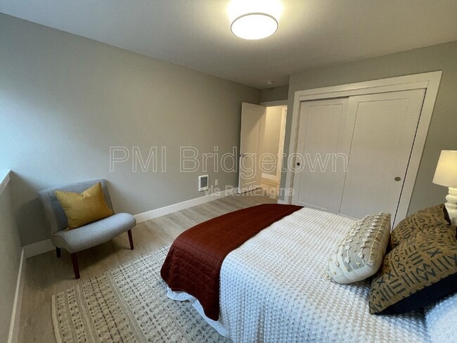 Building Photo - 5886 SE 46th Ave