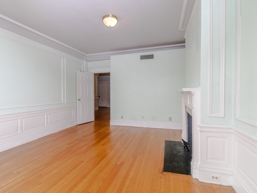 Building Photo - 470 Commonwealth Ave