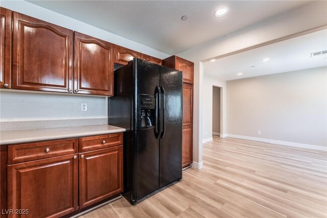 Building Photo - 9169 Column Ct