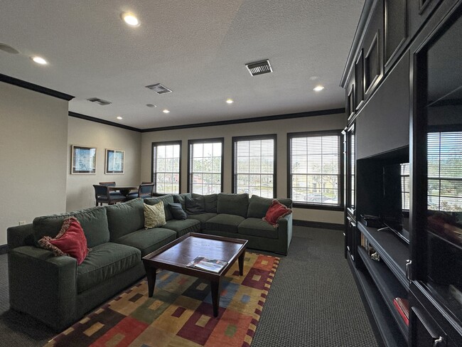 Building Photo - 152 SW Peacock Blvd