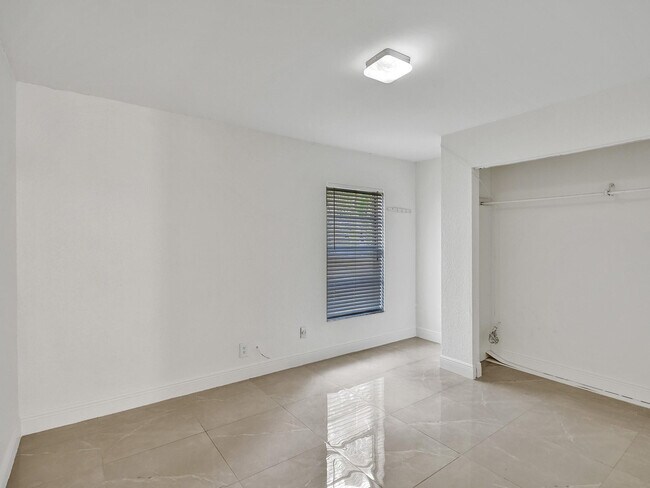 Building Photo - 1257 NW 91st Ave