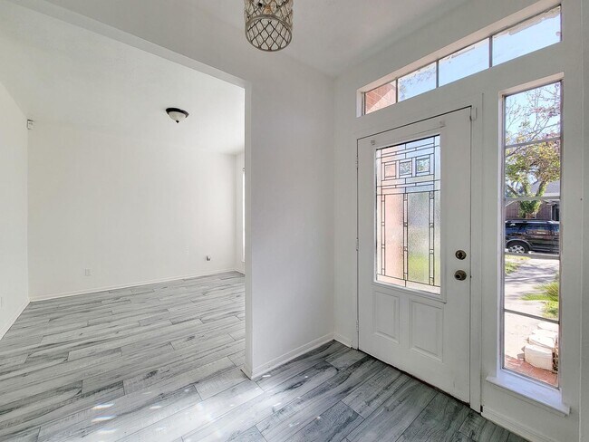 Building Photo - NICE 4 BEDROOM 2 BATH LEASE HOME WITH 2327 SF