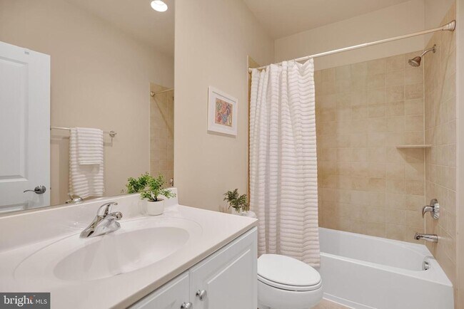 Building Photo - 714 Bracey Ln