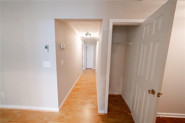 Building Photo - 3820 Oak Park Dr