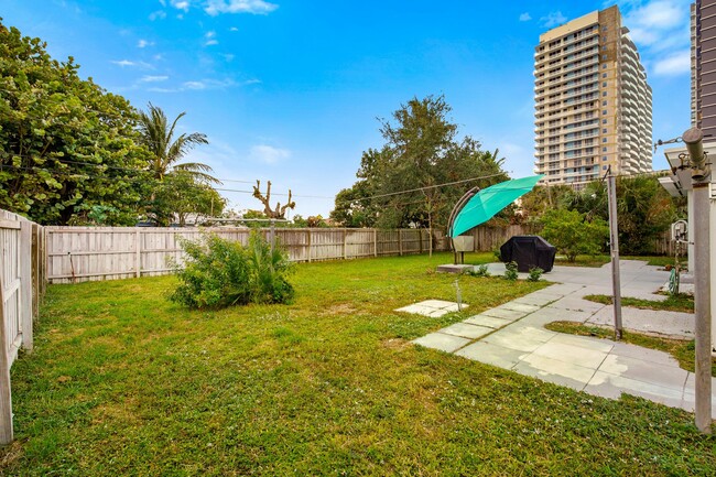 Building Photo - 121 Bayberry Dr