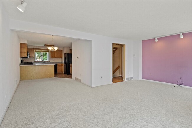 Building Photo - 245 Deerhurst Ln