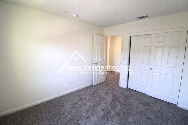 Building Photo - Brand New Rocklin 4bd/3ba House with 2 Car...