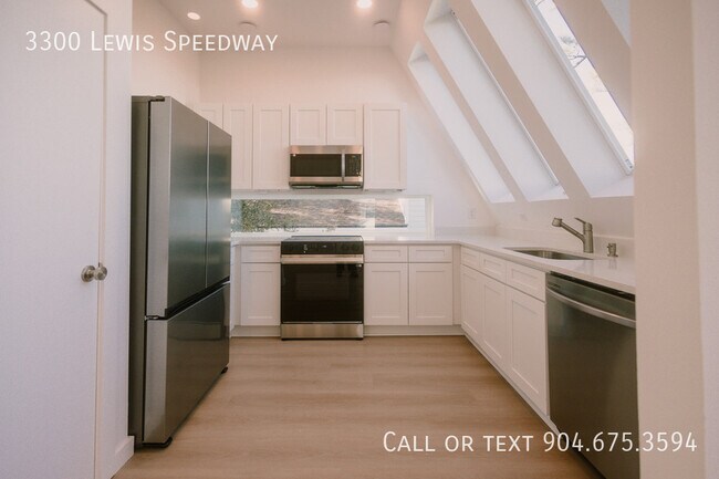 Building Photo - 3300 Lewis Speedway