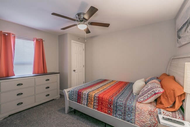 Building Photo - 2617 Marigold Ave