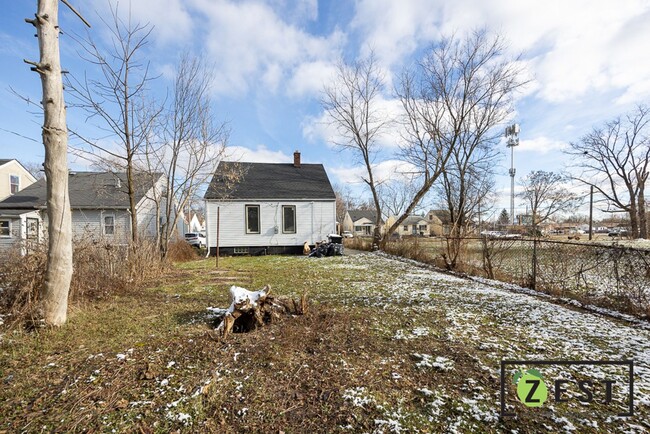 Building Photo - OPEN HOUSE SATURDAY JANUARY 4th 2:00pm to ...