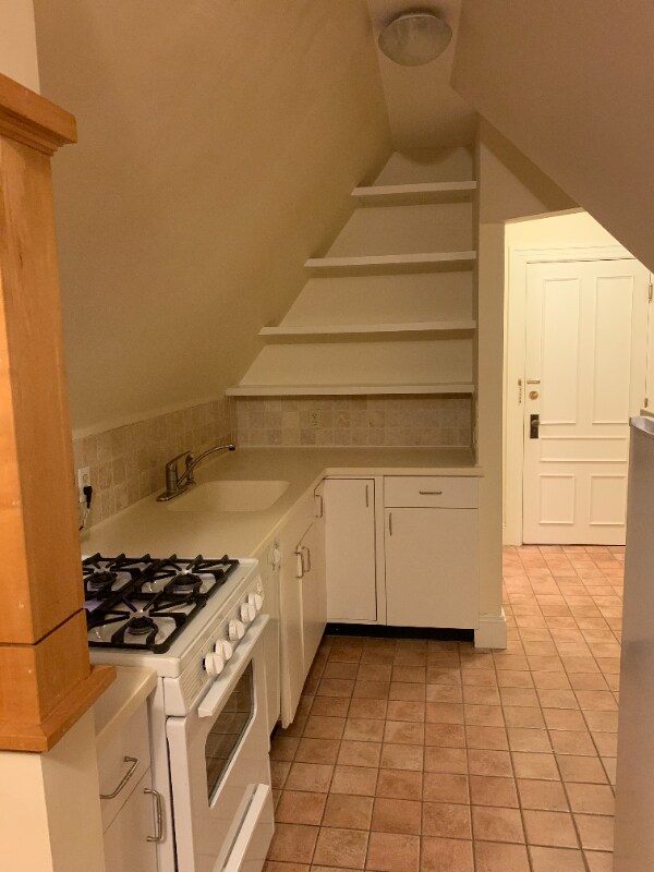 Building Photo - 252 Wayland Ave