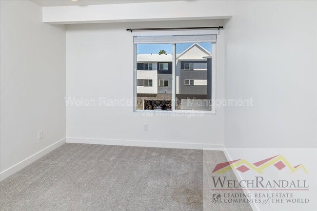 Building Photo - 82 E Weekes Wy